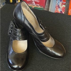 Miz Mooz Fiddle Black Mary Jane Style Pumps Size 39, EUC